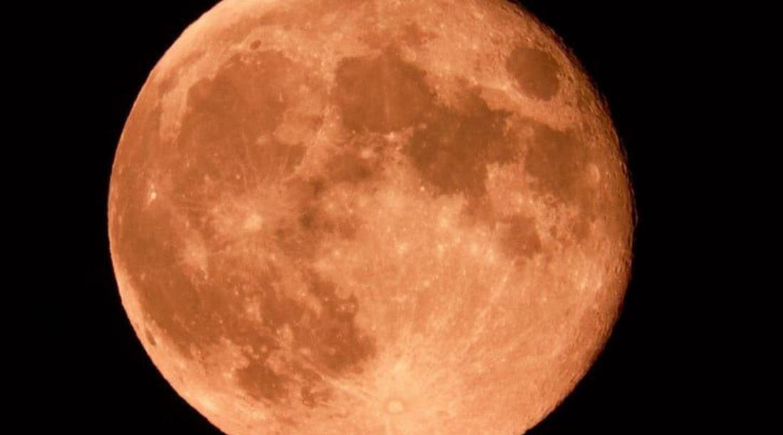 The Strawberry Full Moon in Capricorn: Clarity, Intention & Becoming