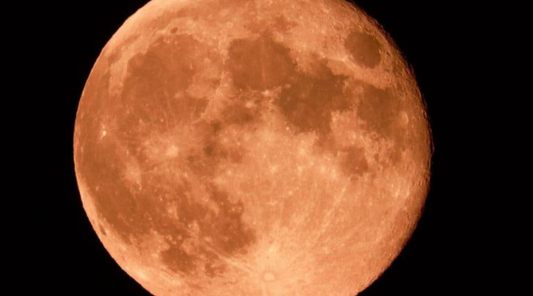 The Strawberry Full Moon in Capricorn: Clarity, Intention & Becoming